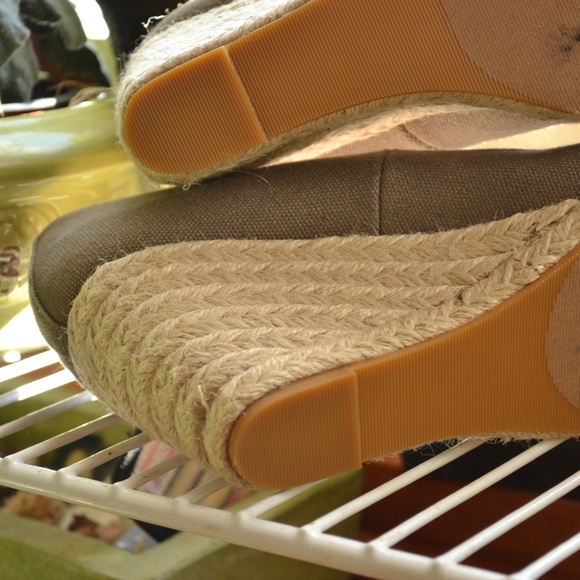 Like New Ann Taylor Brown Espadrille Wedge // 5.5 - Picture 7 of 7